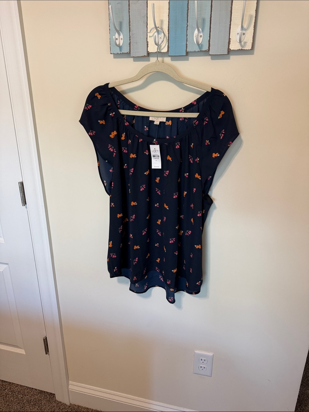 LOFT Outlet Women’s Navy Floral Short Sleeve Scoop-Neck Blouse / Size XL / NWT